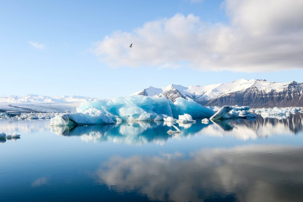 Plongée dans le lagon bleu d'Islande : une expérience unique