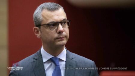 Vidéo
                    A Bercy, Alexis Kohler a-t-il interféré dans un dossier dont il devait se tenir éloigné ?
                              Dans un portrait d'"Alexis Kohler, l'homme de l'ombre du Président", "Complément d'enquête" revient en détail sur l'affaire qui vaut au bras droit d'Emmanuel Macron une mise en examen pour "prise illé...