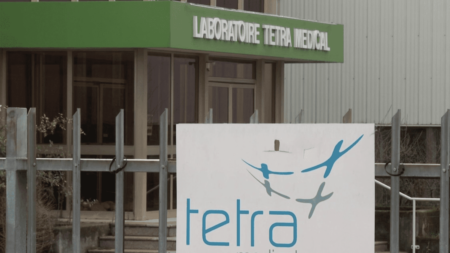 Ardèche : d'anciens salariés de Tetra Médical intoxiqués dans le laboratoire ?
                              Des dizaines d'ex-salariés de l'entreprise Tetra Médical, à Annonay (Ardèche), accusent leur ancien employeur de les avoir exposés à un gaz cancérigène, l'oxyde d'éthylène. Ils affirment avoir travail...