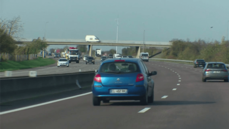 Automobile : l'assurance au kilomètres est-elle rentable ?
                              Pour faire des économies, des assureurs proposent désormais une assurance auto au kilomètre. Calculée en fonction de la distance parcourue avec votre véhicule, elle permet de rouler moins pour payer m...