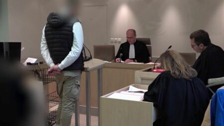 Justice : au tribunal de Chartres, des audiences spécialisées sur les violences faites aux femmes
                              Le gouvernement a annoncé, mercredi 8 mars, la création de pôles spécialisés dans les tribunaux sur les violences conjugales. Reportage à Chartres, où les audiences dédiées sont déjà en place.