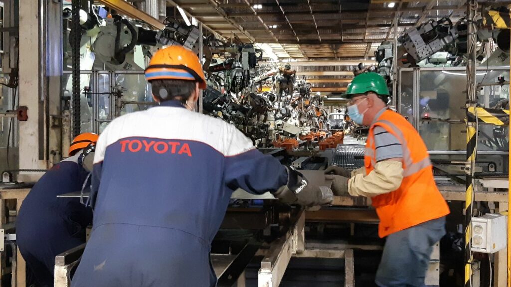 Automobile : pourquoi Toyota va augmenter sa cadence de production à Valenciennes ?
                              L’usine Toyota d’Onnaing, dans le Nord, va augmenter ses cadences de production. L’objectif du géant automobile japonais est d’atteindre 300 000 véhicules produits chaque année. Comment expliquer ce s...