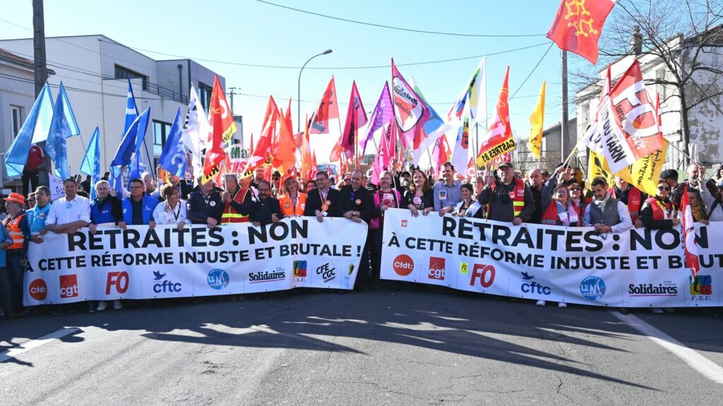Réforme des retraites : "il est important de comprendre pourquoi les Français disent non", estime le politologue Bruno Palier
                              A la veille de la sixième journée d'action contre la réforme des retraites Bruno Palier, docteur en sciences politiques, directeur de recherche du CNRS à Sciences Po, développe les raisons pour lesque...