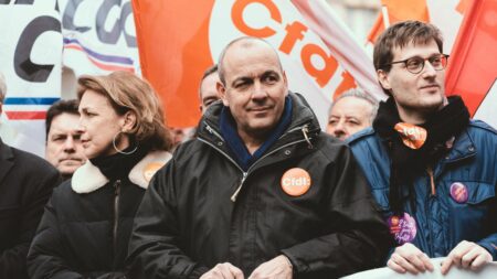 Mobilisation contre la réforme des retraites : "Il faut faire quoi pour être entendu ?", s'interroge Laurent Berger
                              Deux jours après une sixième journée de mobilisation contre la réforme des retraites, Laurent Berger, le secrétaire général de la CFDT, dénonce du "mépris" de la part du gouvernement.