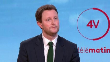 Grève des éboueurs : Clément Beaune dénonce l'inaction d'Anne Hidalgo à Paris, qui "fait grève elle-même"
                              Clément Beaune, ministre délégué chargé des Transports, était l'invité des "4 Vérités" sur France 2, mardi 14 mars.
