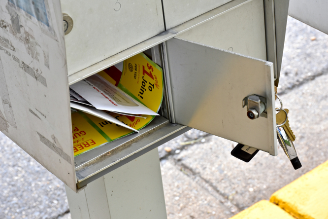 Comment les entreprises contournent les panneaux anti-courrier indésirable sur les boîtes aux lettres françaises