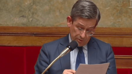 Réforme des retraites : qui est Charles de Courson, l’homme qui pourrait faire tomber Élisabeth Borne ?
                              Le député Charles de Courson est à l'origine de la motion de censure transpartisane du groupe LIOT, qui devrait rassembler le plus de votes cet après-midi. Cela est dû aussi en partie à la personnalit...