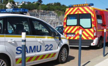 Des médecins français sortent les machines cardiaques des hôpitaux et les mettent dans la rue