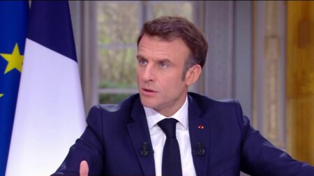 Réformes des retraites : Emmanuel Macron campe sur ses positions
                              Présent sur le plateau du 13 Heures de France 2, mercredi 22 mars, Emmanuel Macron a défendu la réforme des retraites et s’est montré intransigeant sur celle-ci.
