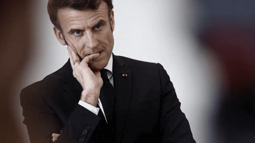 Réforme des retraites : comment Emmanuel Macron compte surmonter la crise politique ?
                              Face à la contestation de la rue contre son projet de loi, et après avoir échappé à la censure de son gouvernement à 9 voix près, le président Emmanuel Macron va réagir. Depuis lundi soir 20 mars, il ...