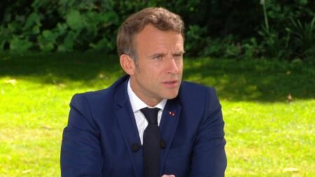 Réforme des retraites : le président de la République va prendre la parole
                              Mercredi 22 mars, Emmanuel Macron va s’adresser aux Français. La journaliste Anne Bourse, en duplex de l’Élysée à Paris, fait le point.