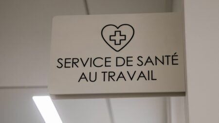 Justice : un employeur doit tout faire pour reclasser un salarié déclaré inapte à son poste de travail
                              Il peut arriver qu'un médecin du travail déclare un salarié inapte à occuper son poste. Dans ce cas, son employeur doit tout faire pour trouver une solution. Même si ça doit conduire à placer le salar...