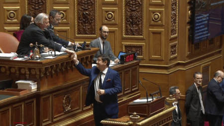Réforme des retraites : le Sénat examine le texte dans une ambiance feutrée
                              Les sénateurs ont commencé l’examen du texte de la réforme des retraites, vendredi 3 mars, dans une tout autre ambiance qu’à l’Assemblée nationale. Les débats y avaient été très dissipés.