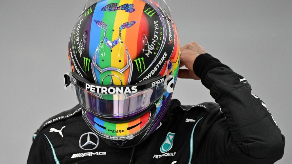 F1 : l'interdiction de faire des "déclarations politiques, religieuses et personnelles" provoque une fronde chez les pilotes
                              Pour cette nouvelle saison de Formule 1, la fédération internationale a décidé d'empêcher les pilotes de faire des "commentaires politiques, religieux et personnels". Elle avance le principe de neutra...