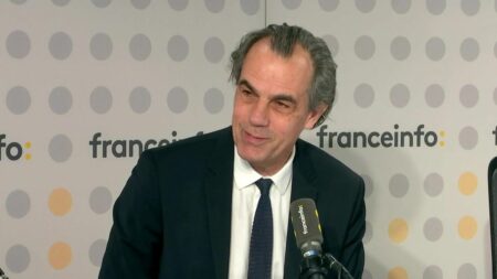 Faillite de la SVB : "Il y a zéro risque pour les banques françaises", soutient un économiste
                              "S'il y avait le moindre risque, l'État viendra" en renfort, "parce qu'on ne peut pas se permettre de voir les banques partir", explique Philippe Dessertine.