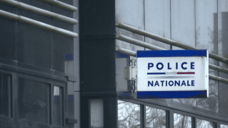 Affaire Langelin : la famille porte plainte contre quatre policiers
                              Aurélie Langelin avait été retrouvée morte et couverte d’échymoses au domicile de son conjoint, à Douai en 2021. Elle avait dénoncé son compagnon auprès des forces de l’ordre. La famille de la jeune f...