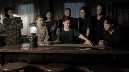 "Women Talking" : les violences faites aux femmes dans un film écrit, adapté, réalisé, interprété et produit par des femmes
                              C'est l’actrice Frances McDormand qui a soufflé l'idée de ce film à la réalisatrice Sarah Polley. Toutes les deux se retrouvaient sur l'envie d’adapter le roman "Ce Qu’elles disent" de Miriam Toews, s...