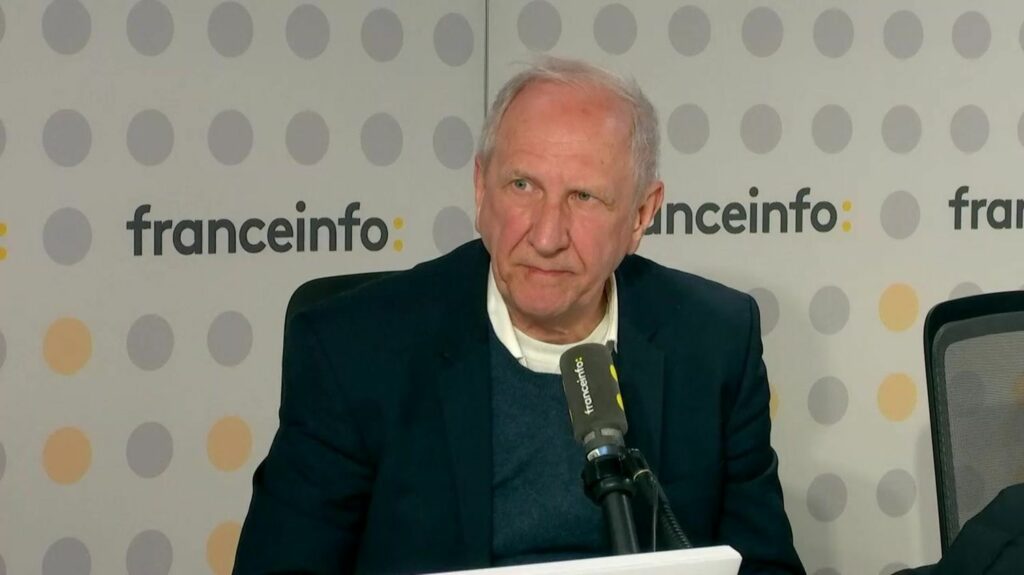 Fin de vie : "C'est aux malades de choisir, personne n'a le monopole des valeurs morales", affirme un médecin qui a participé au dîner avec Emmanuel Macron
                              Denis Labayle, chef de service pendant 25 ans au Centre Hospitalier Sud Francilien, a noté "une grande écoute" de la part du président de la République.