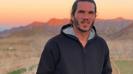 Iran : malgré son acquittement, le Français Benjamin Brière est toujours emprisonné, selon son avocat
                              Détenu depuis mai 2020, cet homme de 36 ans est accusé d'espionnage pour avoir pris "des photographies de zones interdites" avec un drone de loisirs.