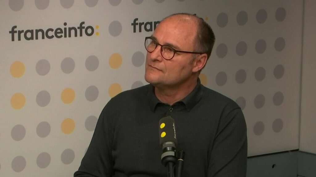 Vidéo
                    Affaire de fraude fiscale "CumCum" : "Cette pratique existe depuis une vingtaine d'années" avec la "complicité de l'État", affirme le président d'un cabinet de conseil
                              Selon Éric Delannoy, l'État a décrit la pratique dans un rapport comme "une manière de pouvoir accélérer l'attrait de la place financière de Paris pour les investisseurs étrangers".