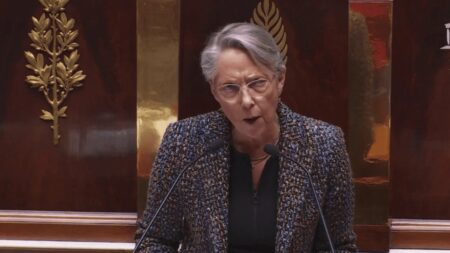 Réforme des retraites : le gouvernement dégaine le 49.3 pour faire passer en force le texte
                              L’exécutif, n’étant pas certain d’avoir une majorité à l’Assemblée, a fait le choix du 49.3 pour faire adopter sa réforme des retraites, jeudi 16 mars. Selon Emmanuel Macron, les risques financiers ét...