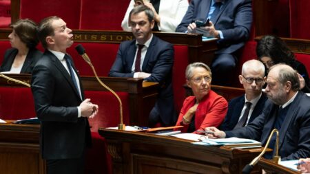 Le gouvernement prépare une future loi Travail pour tourner rapidement la page de la réforme des retraites
                              Le gouvernement ne semble pas vouloir lâcher sur la réforme des retraites, mais il prépare déjà l'après : une loi Travail avec des mesures susceptibles de plaire aux syndicats.