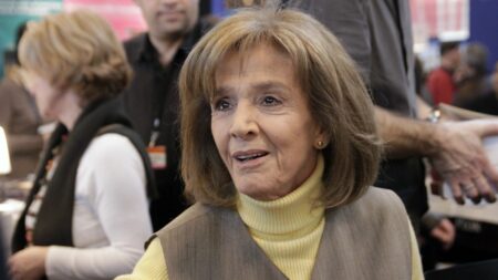 Un des fils de Gisèle Halimi refuse d'assister à l'hommage national à l'avocate, en raison de la contestation contre la réforme des retraites
                              Emmanuel Macron doit présider mercredi une cérémonie en l'honneur de la militante féministe décédée en 2020.