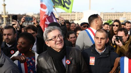 LFI : l'ambiguïté stratégique de Mélenchon sur les institutions
                              Des membres de La France Insoumise appellent à "faire tomber Emmanuel Macron". Est-ce une image ou un réel projet ? Même au sein de la Nupes, certains s’interrogent sur les intentions de LFI. Le brief...