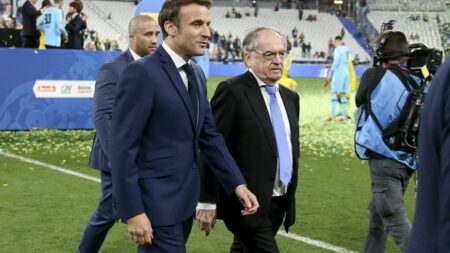 Démission de Noël Le Graët : le gouvernement salue "une décision sage", l'ex-patron de la FFF dit avoir reçu un appel bienveillant d'Emmanuel Macron
                              Officiellement, le sujet n'était pas ce mercredi sur table du Conseil des ministres. Mais Noël Le Graët explique avoir reçu, lundi, un coup de fil du président de la République lui assurant qu'il étai...