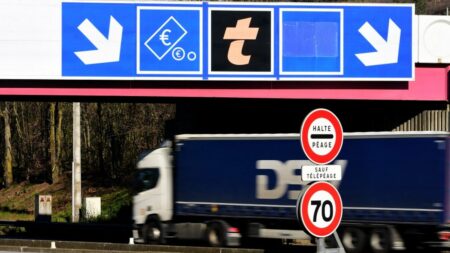 Autoroutes : Bruno Le Maire veut raccourcir "de quelques années" la durée des concessions
                              Le ministre a reconnu que les calculs de rentabilité pour les actionnaires, qui remontent à la privatisation des autoroutes en 2006, n'avaient "pas été bons".