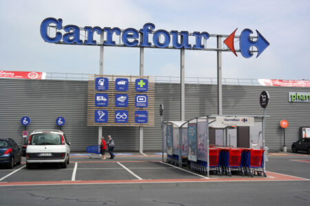 Le supermarché français Carrefour teste un programme de bons pour le recyclage