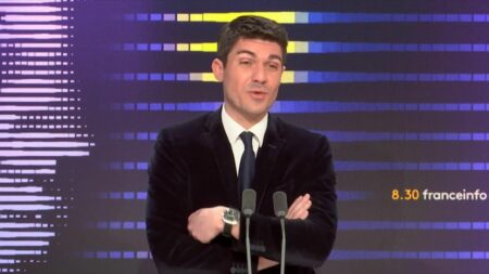 Retraites : Les Républicains ne doivent pas être "une sous-gamme de la Macronie" sous peine de "disparaître", affirme Aurélien Pradié
                              "Les Républicains n'ont pas vocation à devenir la béquille de la Macronie et à sauver ce gouvernement en cas de 49.3", indique le député du Lot.