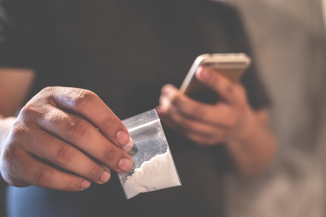 Les admissions A&E liées à la cocaïne en France montent en flèche