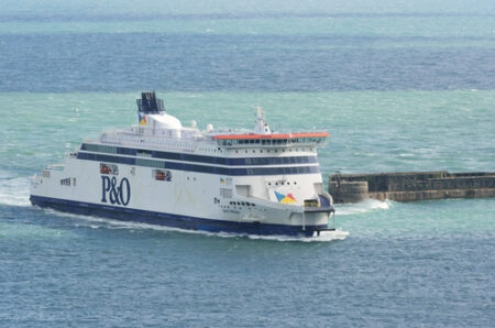 Les députés français poussent la loi pour protéger les travailleurs des ferries de la Manche après les licenciements de P&O