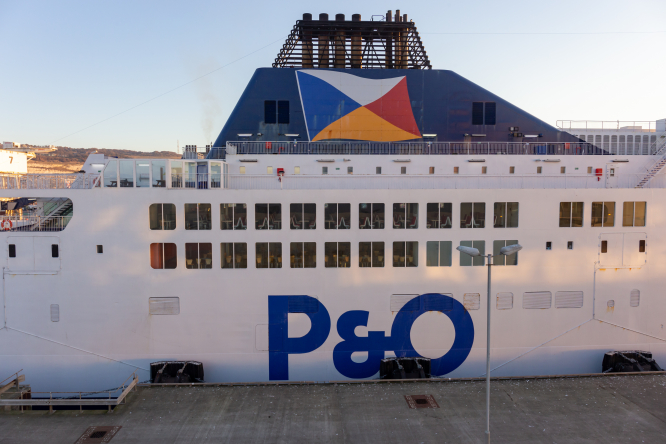 Les députés français votent pour donner aux travailleurs des ferries transmanche un salaire minimum