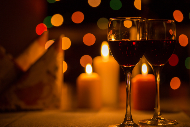 Les restaurants lyonnais éteignent les lumières pour protester contre la flambée des factures d'énergie