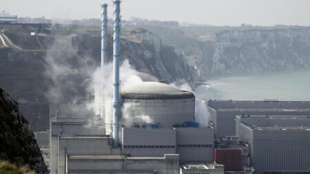 Loi d'accélération du nucléaire : "Un ensemble de questions vient percuter cette volonté du gouvernement de relancer le parc", selon un avocat spécialiste
                              La loi sur le nucléaire arrive devant l'Assemblée nationale, alors que son financement est incertain et que des fissures ont été découvertes sur des réacteurs. "Cette loi à elle seule ne répond pas à ...