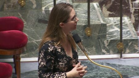 Vidéo
                     Proposition de loi sur les violences conjugales : l'émotion d'Aurore Bergé lors d'une séance tendue à l'Assemblée nationale
                              Aurore Bergé s'est montrée très émue alors qu’elle défendait au micro un texte lié aux violences conjugales pour rendre inéligibles les députés condamnés pour de tels faits à l’Assemblée Nationale, ma...