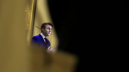 Fin de vie : plusieurs personnalités religieuses et des soignants reçus par Emmanuel Macron à l'Elysée
                              Le chef de l'Etat doit recevoir à dîner plusieurs personnalités pour évoquer le thème de la fin de vie, dont les représentants des principaux cultes, ce jeudi.