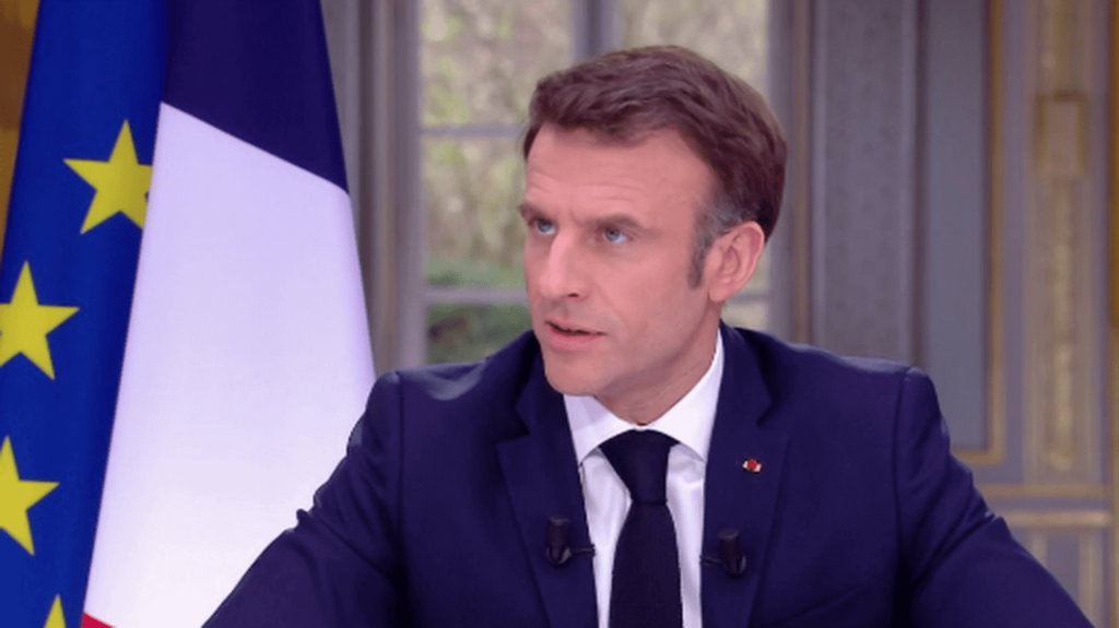 Réforme des retraites : Emmanuel Macron persiste et signe
                              Mercredi 22 mars, Emmanuel Macron a pris la parole dans le 13 Heures. Le président de la République a estimé que la réforme des retraites était indispensable et il se dit prêt à "endosser l’impopulari...