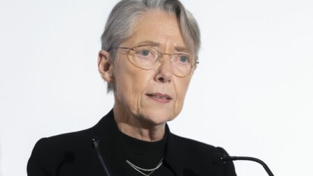 Bras d’honneur à l'Assemblée nationale : Élisabeth Borne a appelé Éric Dupond-Moretti pour dénoncer un "comportement qui n’a pas sa place dans l’hémicycle"
                              Le ministre de la Justice a fait plusieurs bras d'honneur dans l'hémicycle mardi, après l'intervention du chef de file des députés Les Républicains.
