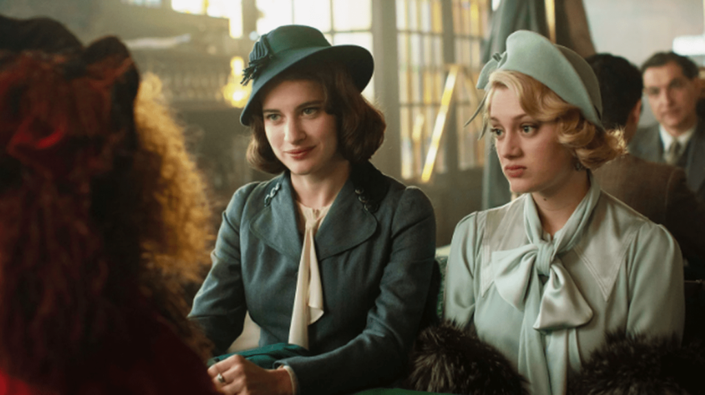 Cinéma : le dernier film de François Ozon nous plonge dans les années 30
                              "Mon crime", le dernier film de François Ozon, plonge le spectateur en plein milieu des années 30 dans une comédie rythmée et aux propos loin d’être figé dans le siècle dernier.