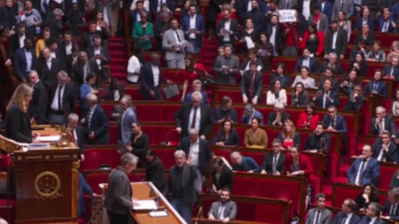 Réforme des retraites : deux motions de censure soumises au vote de l’Assemblée
                              Les deux motions de censure contre le 49-3 doivent être débattues et votées lundi 20 mars à partir de 16 heures, à l’Assemblée nationale. Le point avec le journaliste Thierry Curtet, présent sur place...