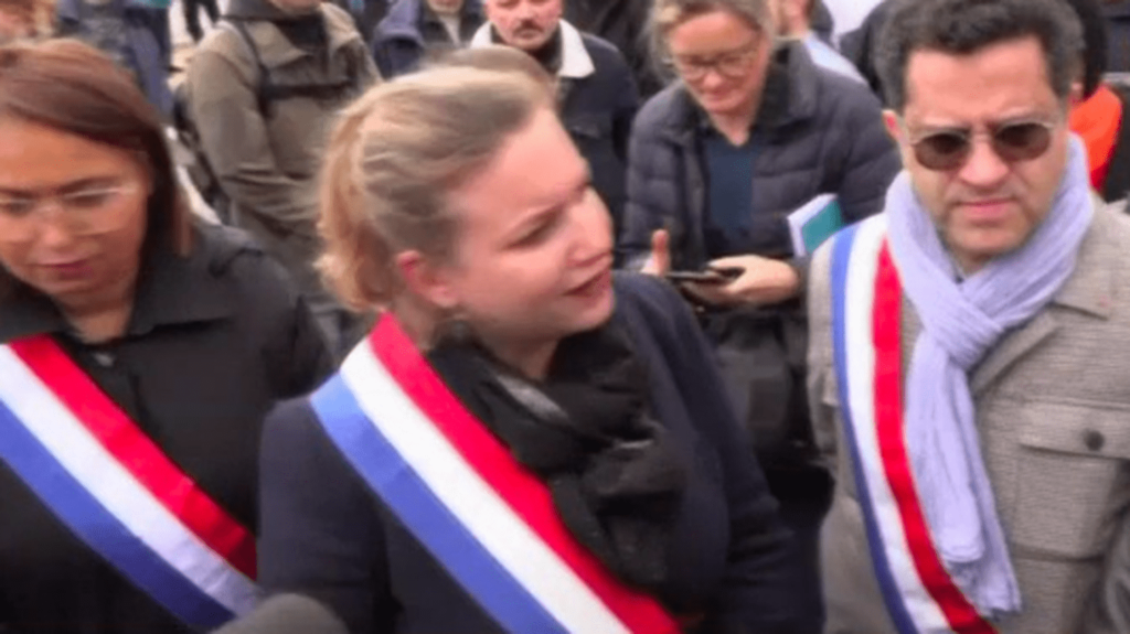 Réforme des retraites : les deux motions pour faire tomber le gouvernement seront votées dans l’après-midi
                              Deux motions de censure ont été déposées pour faire tomber le gouvernement, suite au déclenchement du 49-3 jeudi. L’après-midi du lundi 20 mars sera décisive à l’Assemblée nationale.