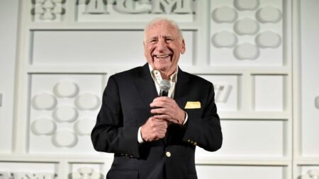 A 96 ans, le réalisateur Mel Brooks sort la suite de sa "Folle Histoire du monde" sortie en 1981
                              Succès mondial après sa sortie en 1981, le film la "Folle histoire du monde", comédie burlesque, parfois grossière, qui parodie l'Histoire, la religion et leurs grands personnages avait marqué son épo...
