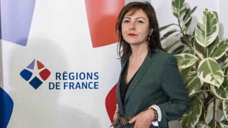 "Ce serait une gabegie financière" : les présidents des régions de France s'opposent à tout redécoupage
                              A deux jours d'un rendez-vous à l'Elysée, la socialiste Carole Delga, présidente de Régions de France, s'inquiète d'une éventuelle remise en cause des régions nées de la réforme territoriale de 2015.