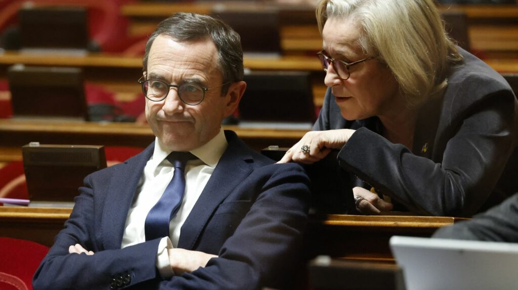 Réformes des retraites : le patron des sénateurs LR, Bruno Retailleau "outré" par la CGT qui veut "mettre à genoux" l’économie française
                              Le président du groupe Les Républicains au Sénat a dénoncé ce lundi 6 mars les propos d'un syndicaliste de la CGT voulant "mettre à genoux l'économie française", lors de la journée de mobilisation du ...