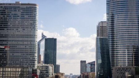 Soupçons de fraude fiscale géante : des perquisitions en cours dans cinq banques en France
                              Les banques Société générale, BNP Paribas, Exane (filiale de la BNP), Natixis et HSBC sont visées.