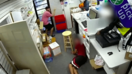 États-Unis : les pharmacies obligées de se barricader après une recrudescence des vols
                              Pour faire face à une augmentation du nombre de vols dans leurs officines, des pharmacies américaines ont dû mettre en place leurs produits sous alarme dans des compartiments fermés à clé.