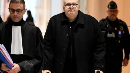Soupçons d'agressions sexuelles : huit mois de prison avec sursis requis contre Pierre Ménès
                              Le parquet a requis ce mercredi de la prison avec sursis contre l'ex-chroniqueur vedette de Canal+, appelant à sanctionner un "abus de notoriété". Soupçonné d'agressions sexuelles, Pierre Ménès contes...
